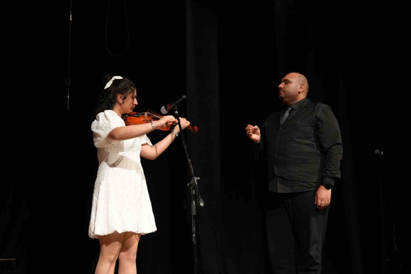 Gölbaşı Belediyesi kültür ve sanat kursiyerlerinden yıl sonu gösterisi 
