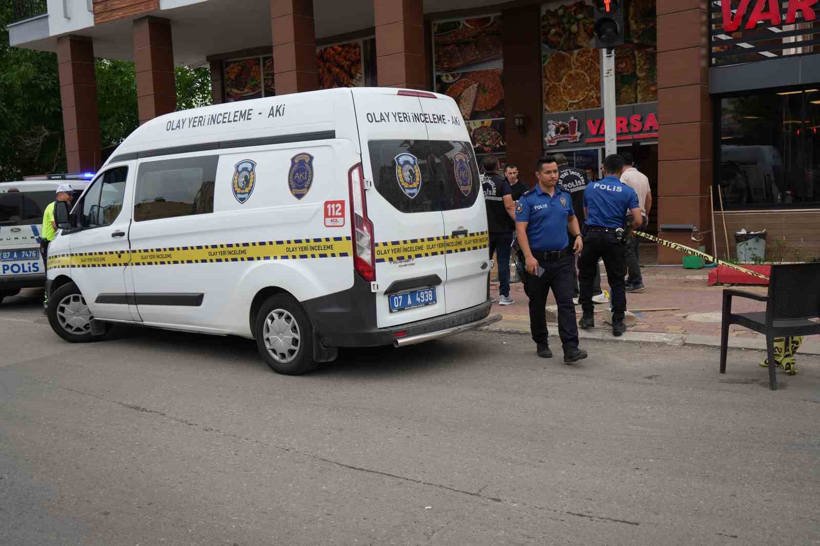 Antalya’da iki grup arasında kanlı hesaplaşma: 4 yaralı 