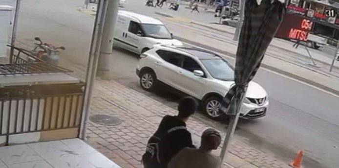 Antalya’da iki grup arasında kanlı hesaplaşma: 4 yaralı 