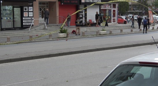 Kaldırıma bırakılan şüpheli oyuncak ayı fünye ile patlatıldı 