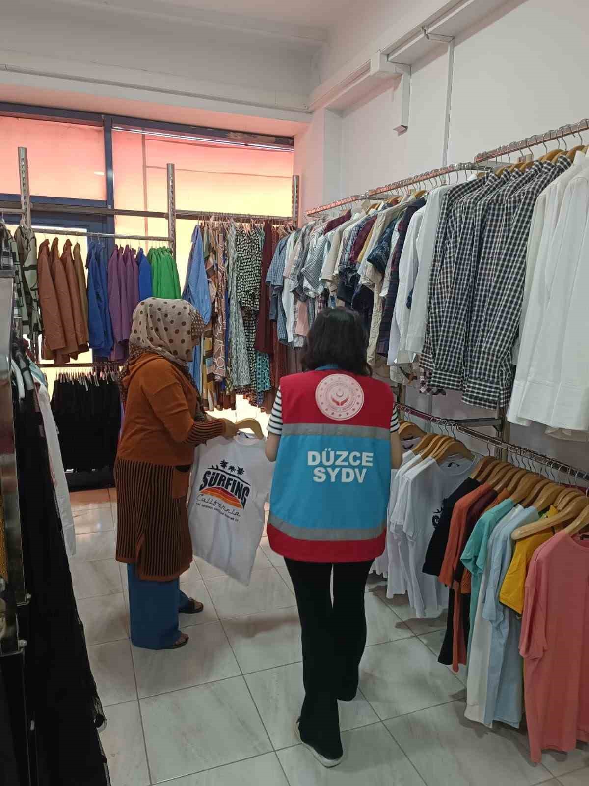 İhtiyaç sahiplerine bayram sevinci: Sosyal market kapılarını açtı 