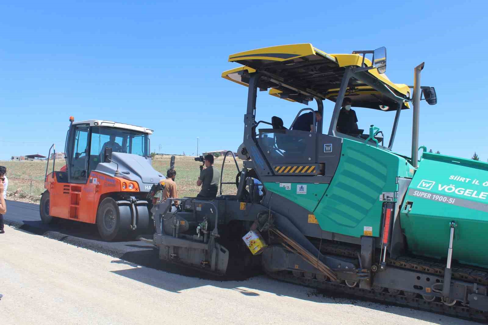 Siirt’te kırsal grup köy yolları sıcak asfaltla buluşuyor 