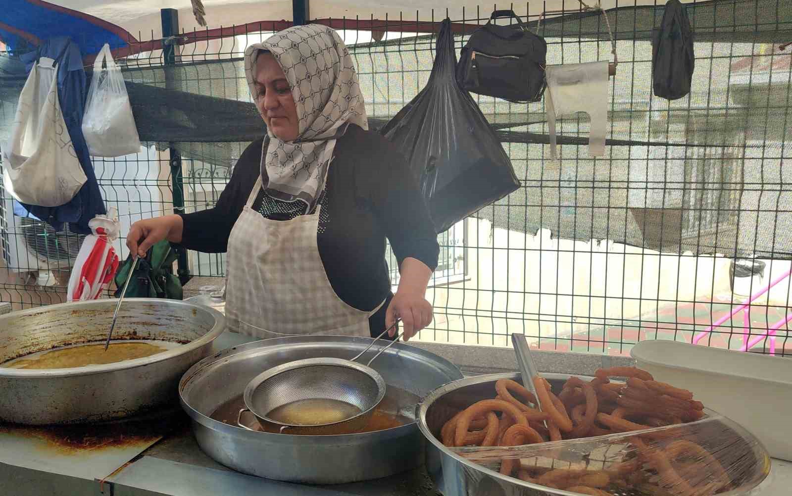 Halka tatlısı geçim kaynağı oldu 