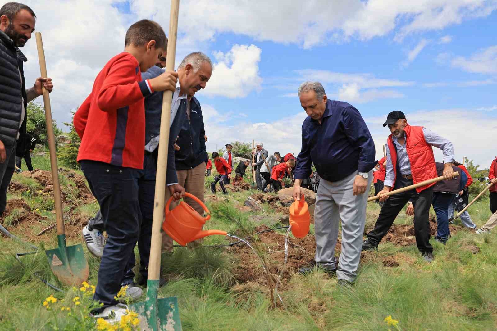 Talaslı çocuklar, Süleymanlı’da geleceğe umut fidanı dikti 