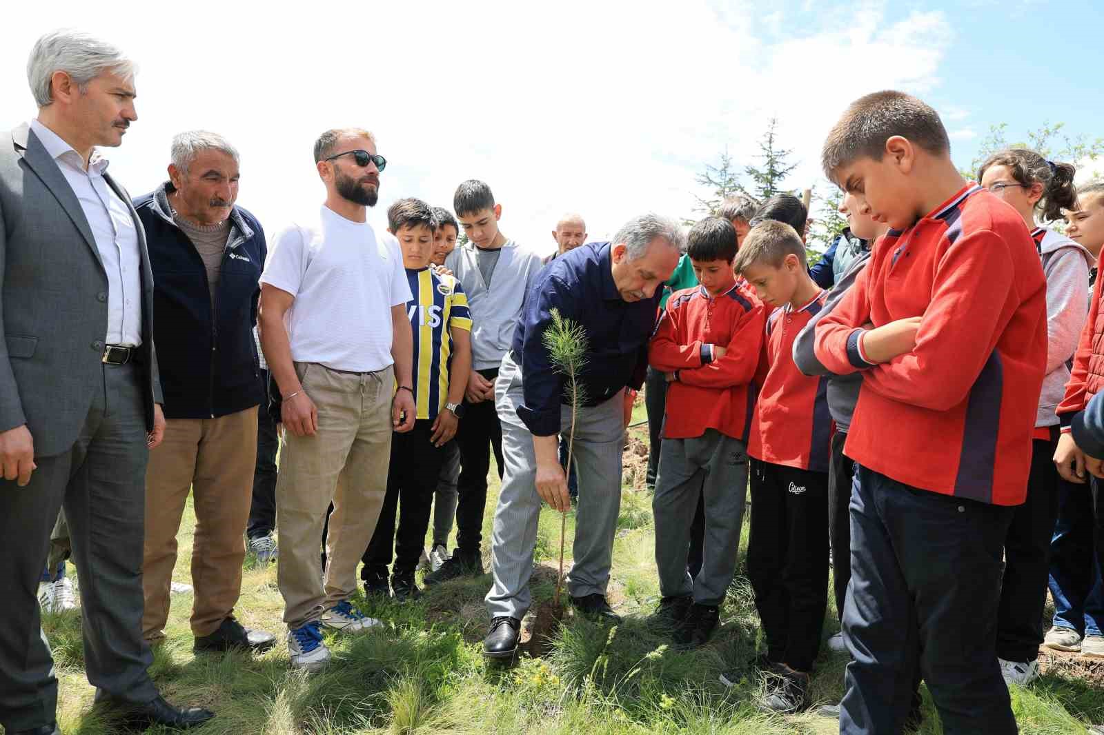 Talaslı çocuklar, Süleymanlı’da geleceğe umut fidanı dikti 