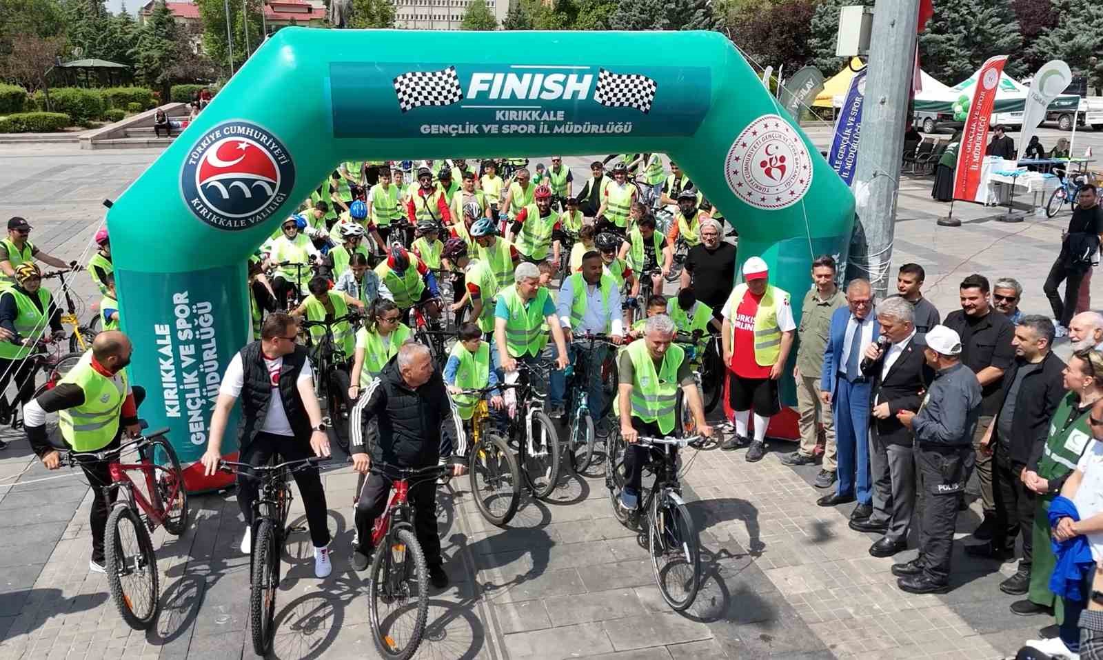 Kırıkkale’de sağlıklı yaşam için pedal çevirdiler 