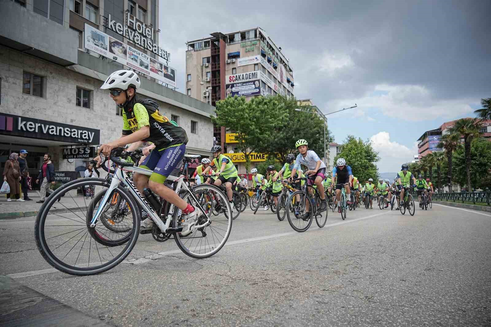 Bisikletliler, farkındalık için pedal çevirdi 