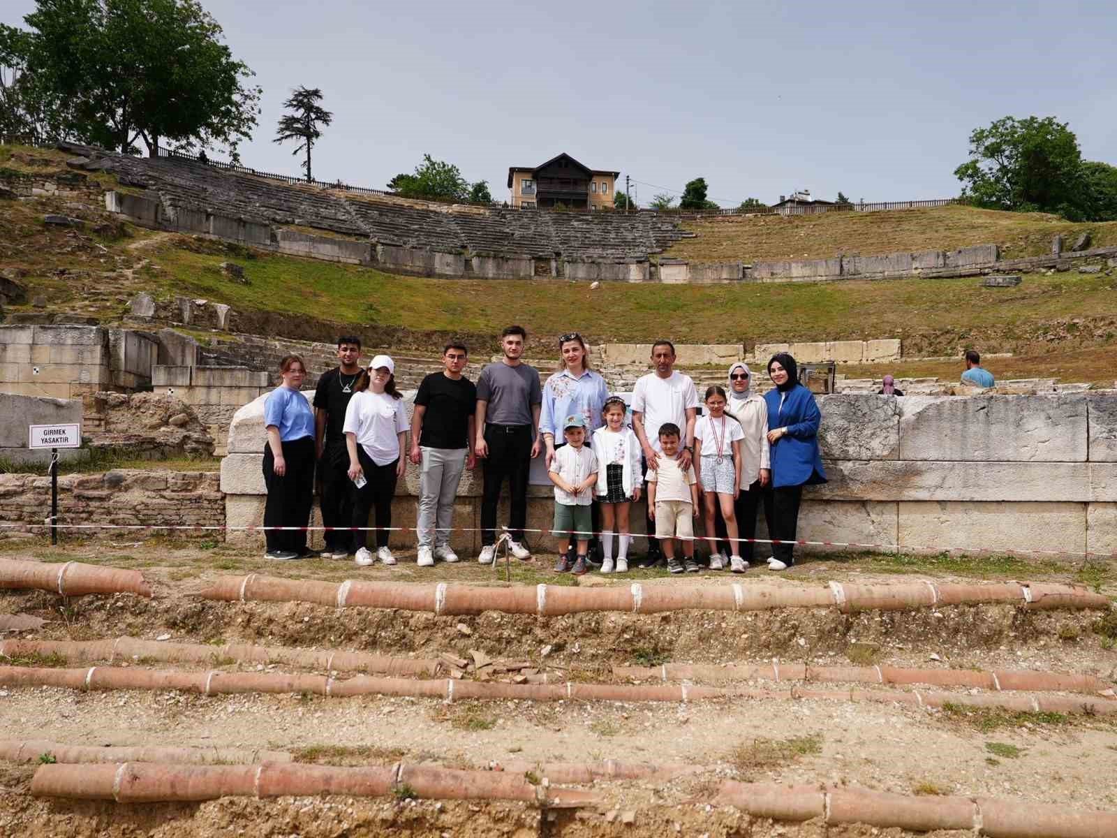 Antik kent kazısına gönüllüler de destek verdi 