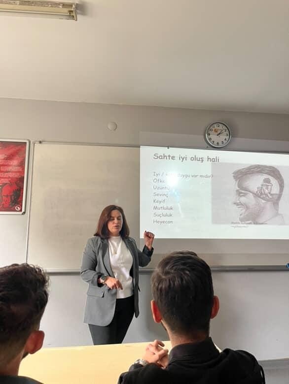 Bağımlılıkla mücadele eğitimi verildi 
