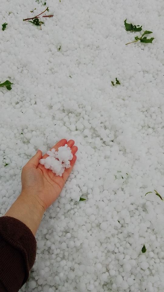 Tokat’ta dolu nedeniyle araziler beyaza büründü 