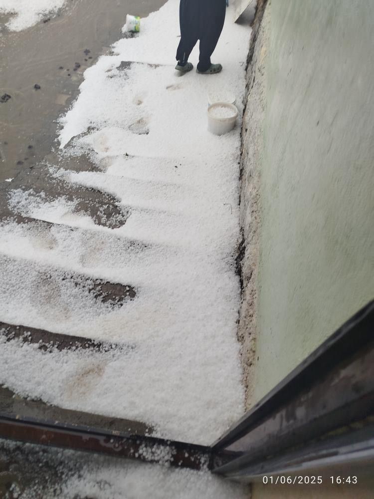 Tokat’ta dolu nedeniyle araziler beyaza büründü 