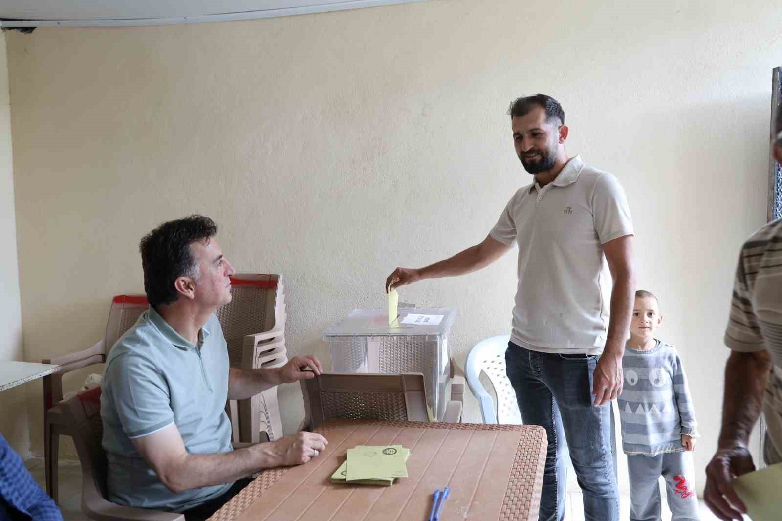 Ölen eşinin yerine muhtar seçildi 