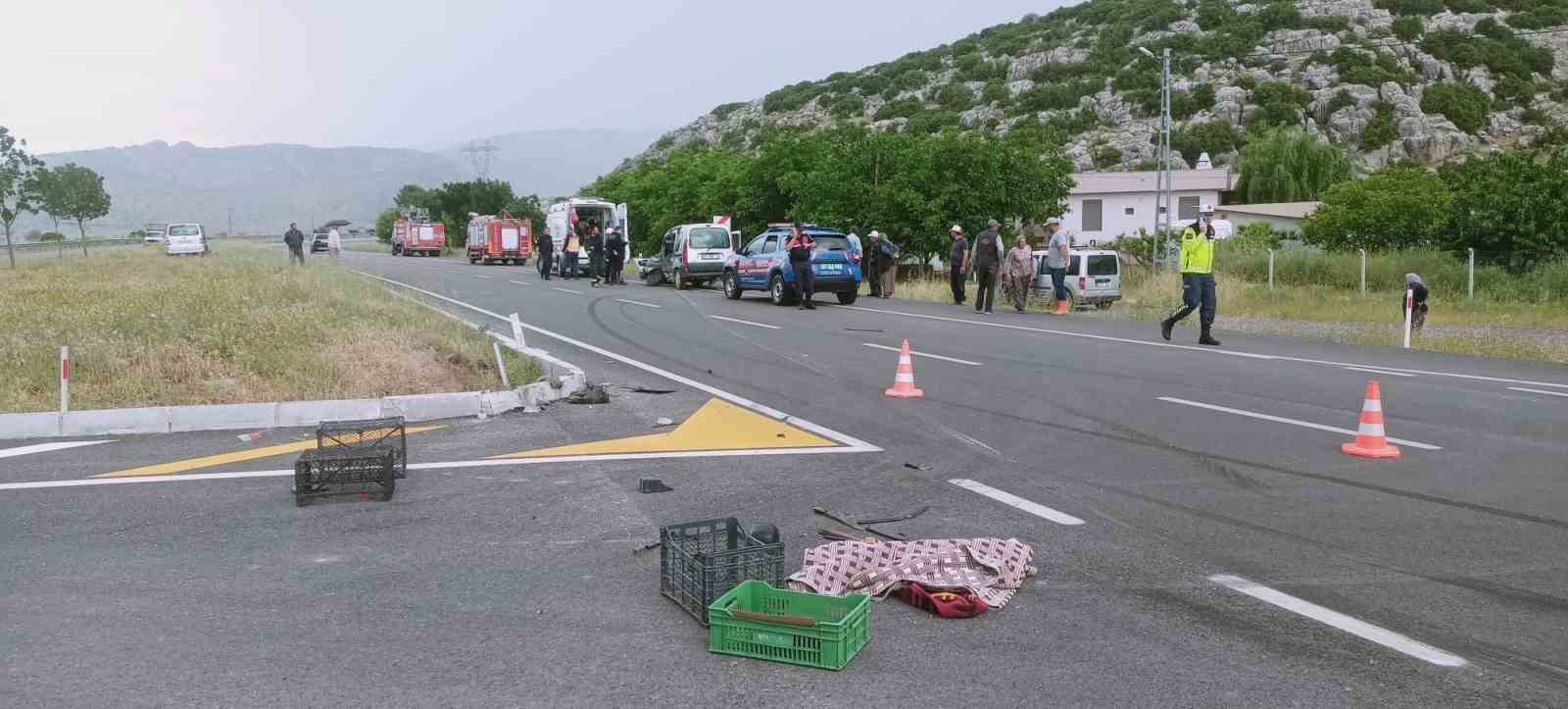 Antalya’da trafik kazası: 1 ölü, 3 yaralı