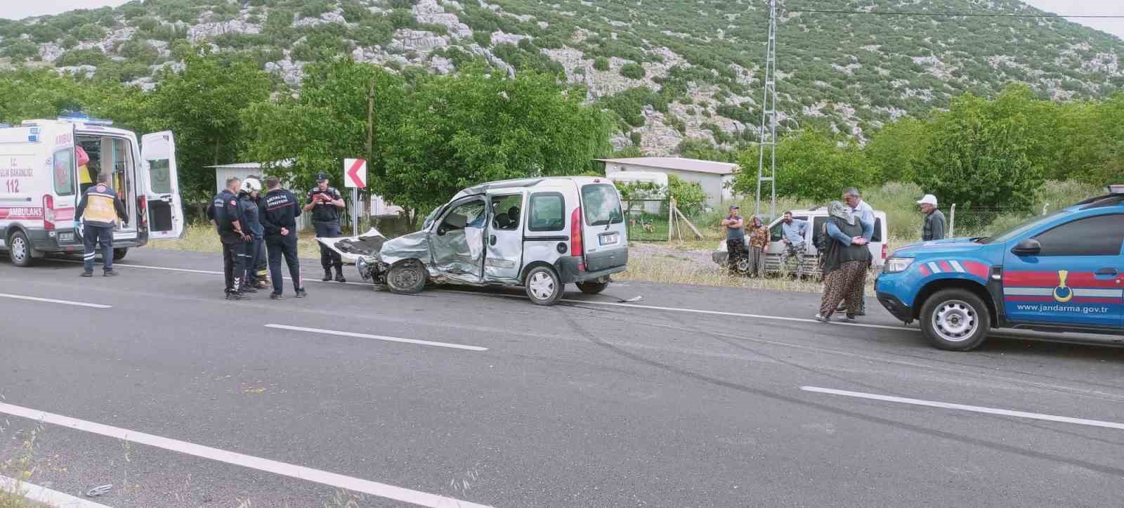 Antalya’da trafik kazası: 1 ölü, 3 yaralı 