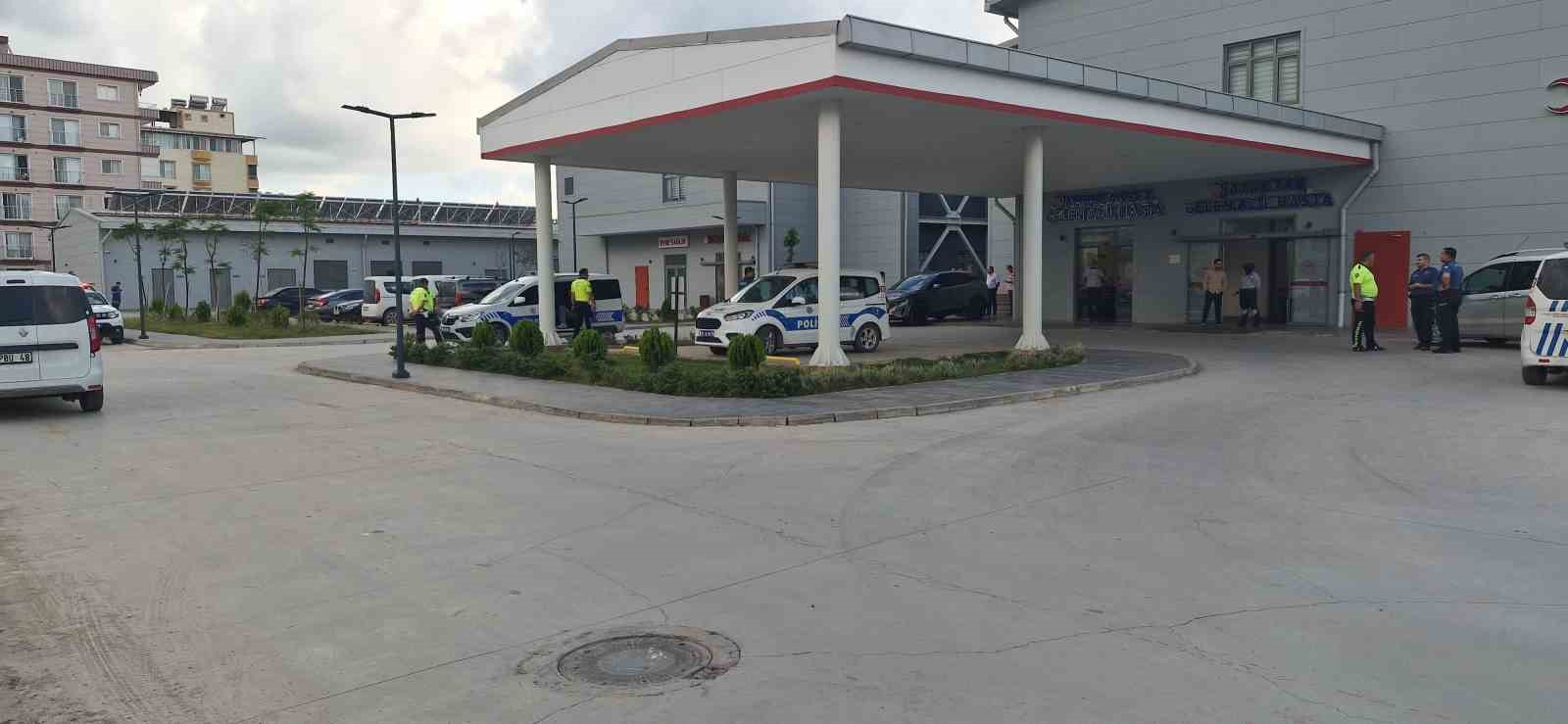 Çocukların kavgasına aileler de karıştı, 3 kişi bıçakla yaralandı 