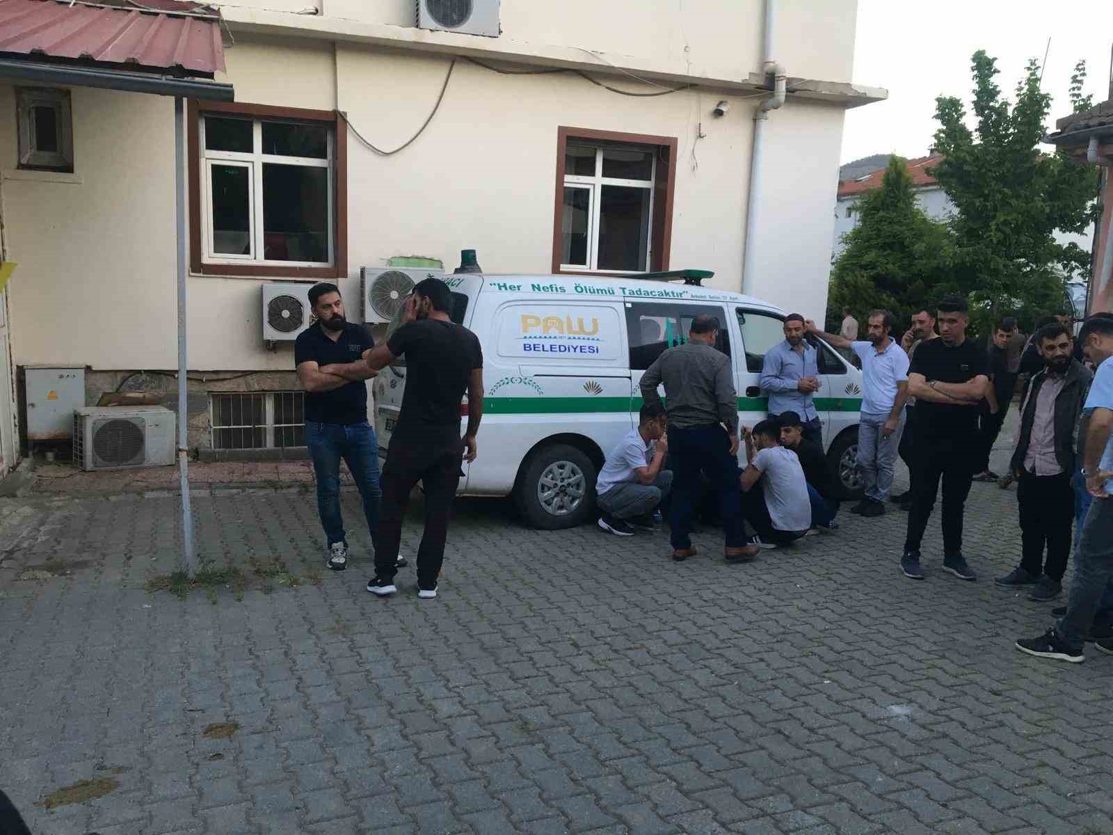 Elazığ’da 15 yaşındaki çocuk babasını öldürdü, annesini ağır yaraladı 
