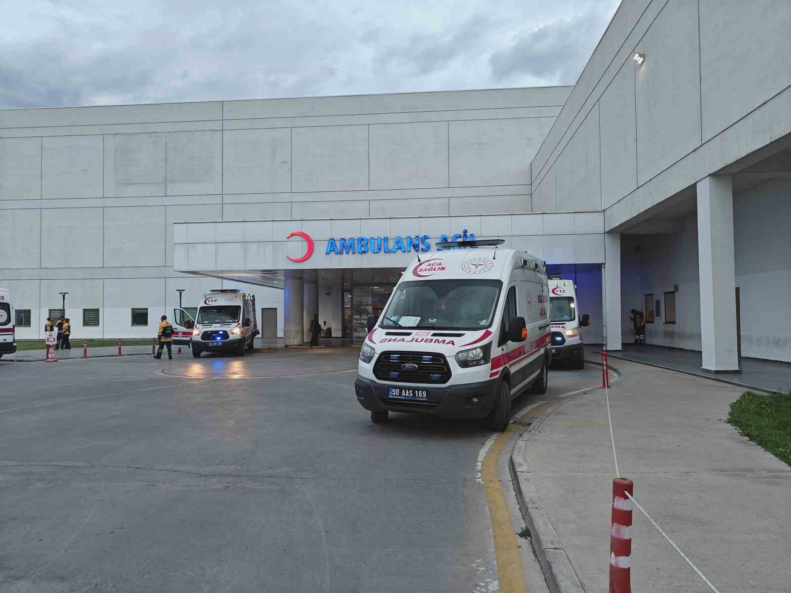 DEM Parti Van Milletvekili Dindar geçirdiği kazada yaralandı 