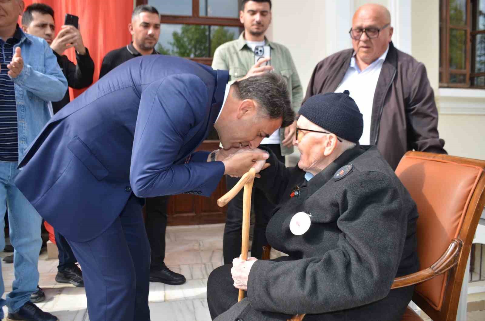 Vali Aygöl, Bilecik’te gözyaşlarıyla uğurlandı 