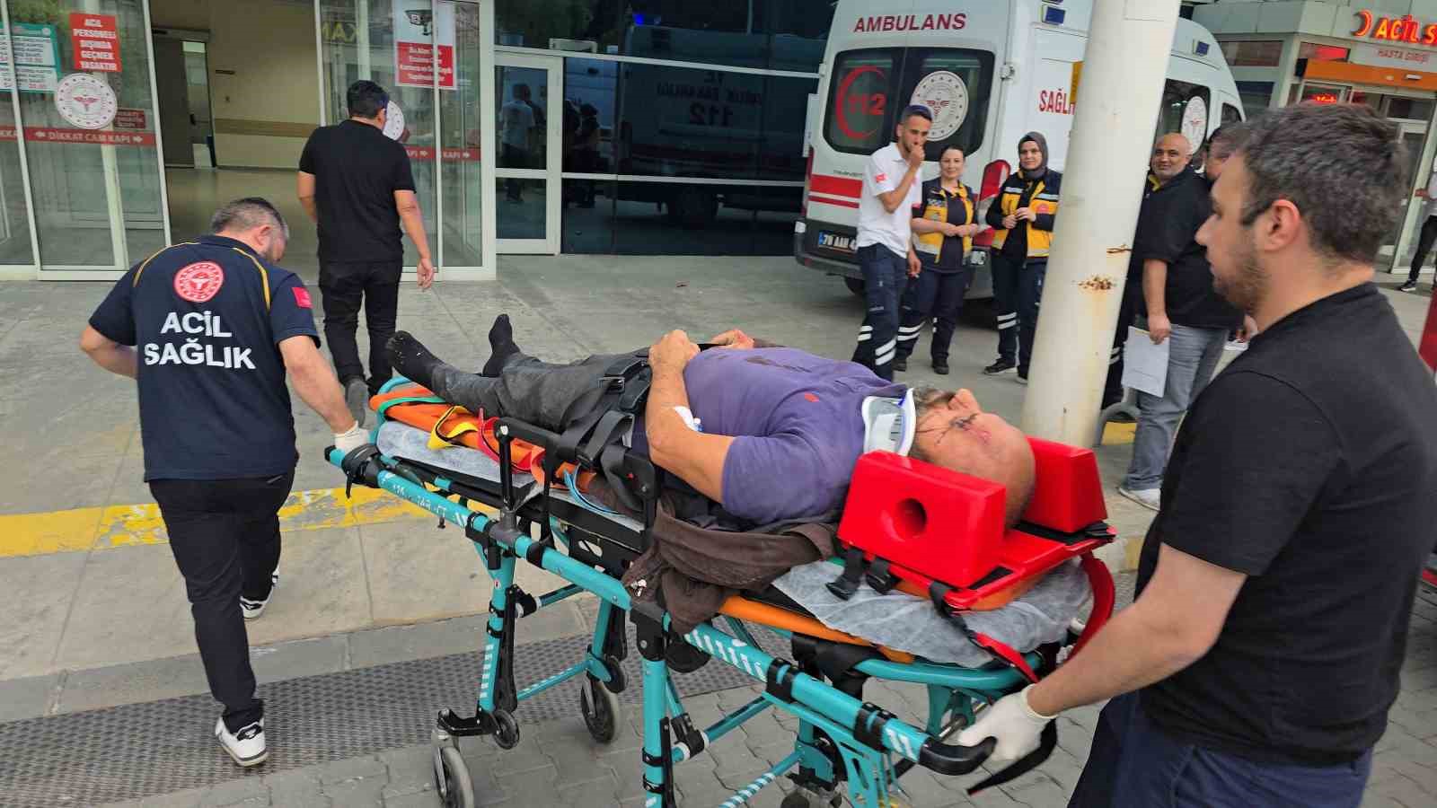 Karabük’te iki otomobil kafa kafaya çarpıştı: 8 yaralı 