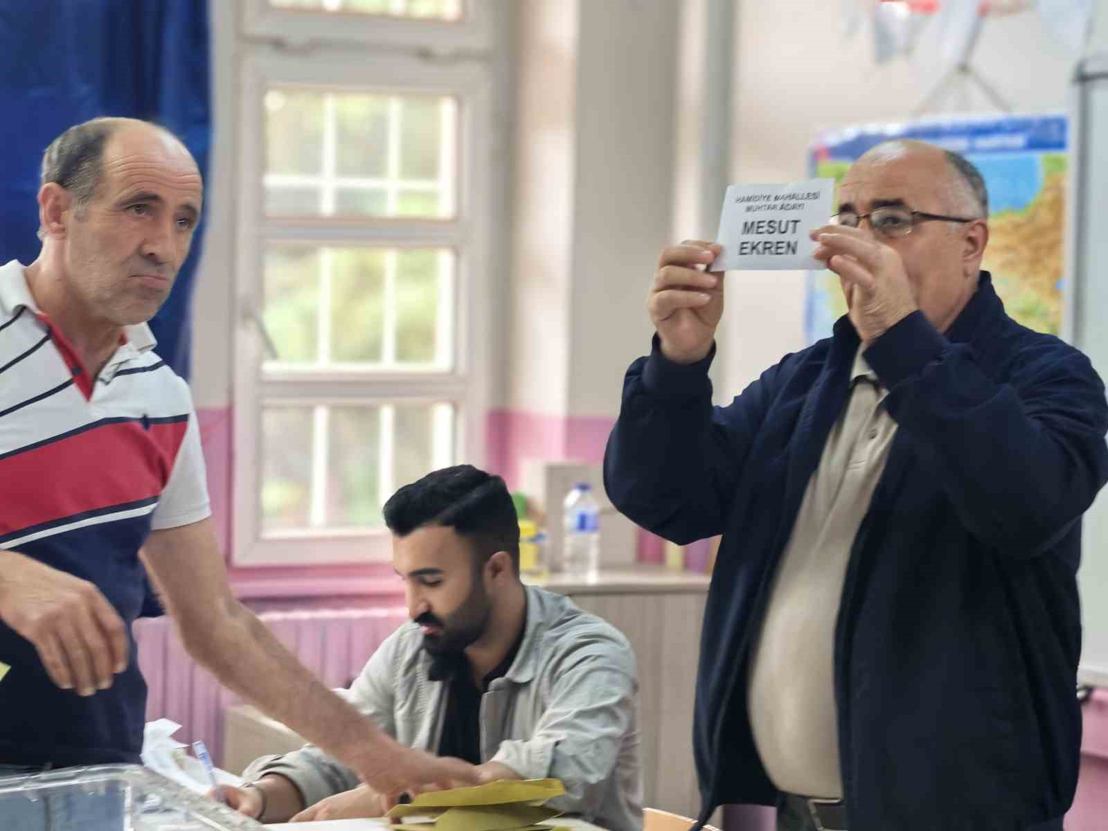 Muhtarlığı kazandı, sevincini çiftetelli oynayarak kutladı 