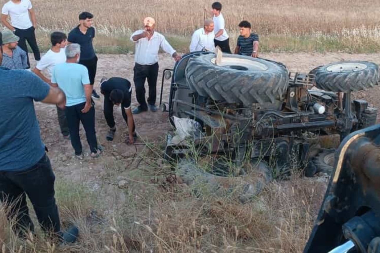 Siirt’te traktör devrildi: 2 yaralı 