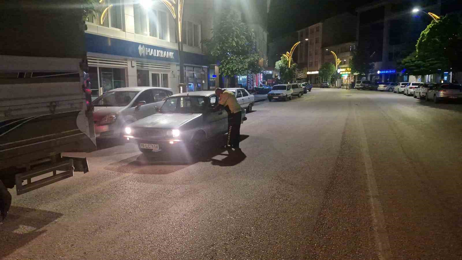 Çorum’da polis ekiplerinden şok denetim: 3 motosiklet trafikten men edildi 
