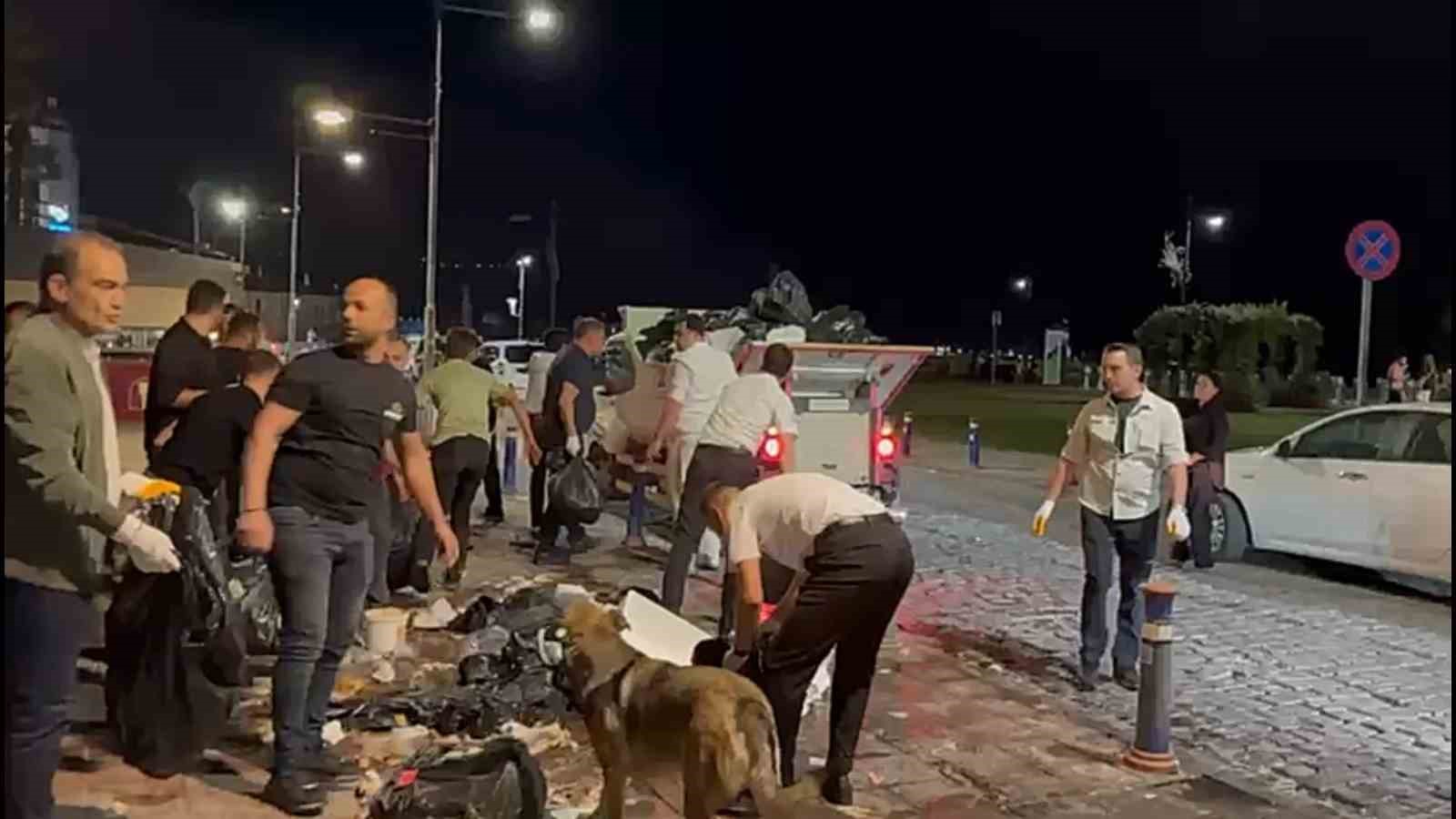 İş başa düştü, biriken çöpleri Başkan Cemil Tugay topladı 