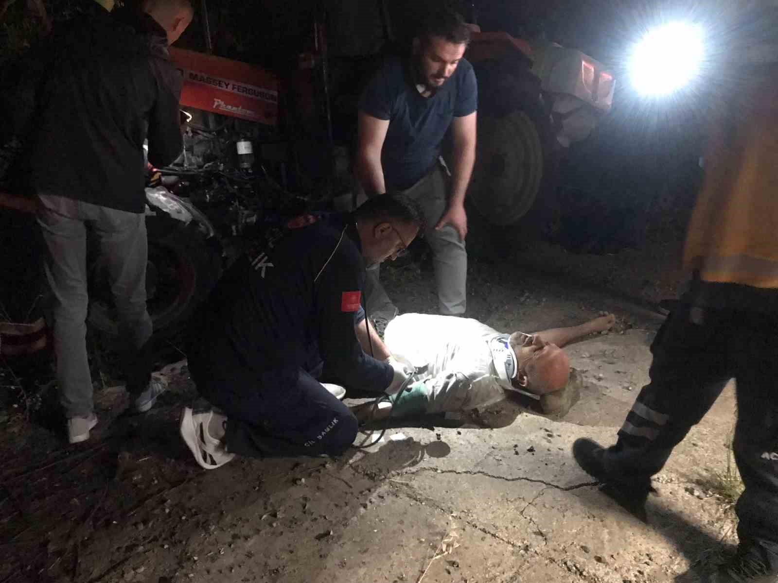 Traktör ile hafif ticari araç çarpıştı: 4 yaralı 