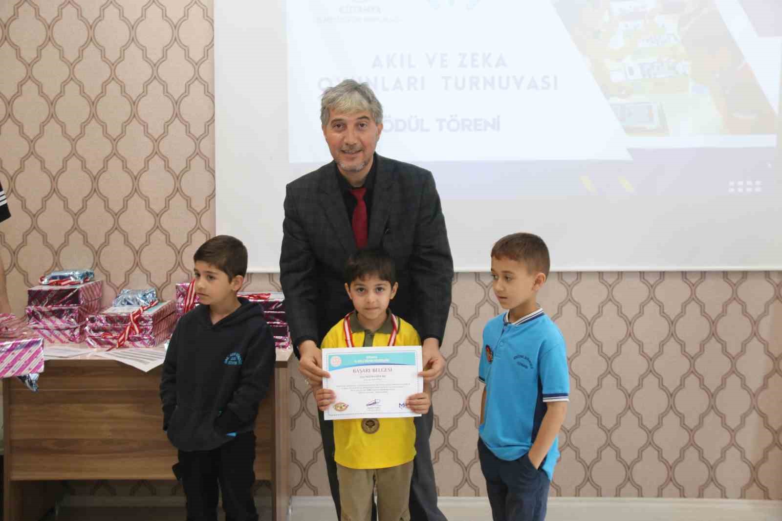 Kütahya’da akıl ve zeka oyunları turnuvası ödül töreni 
