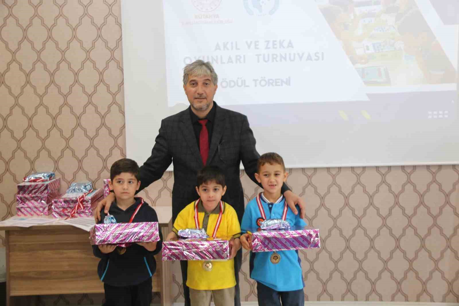 Kütahya’da akıl ve zeka oyunları turnuvası ödül töreni 