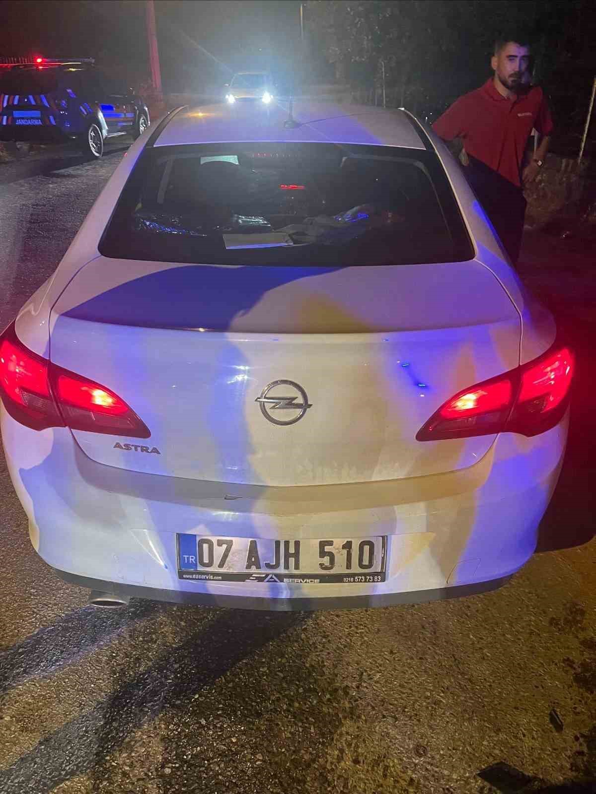 Motosiklet ile otomobil çarpıştı: 2 yaralı 