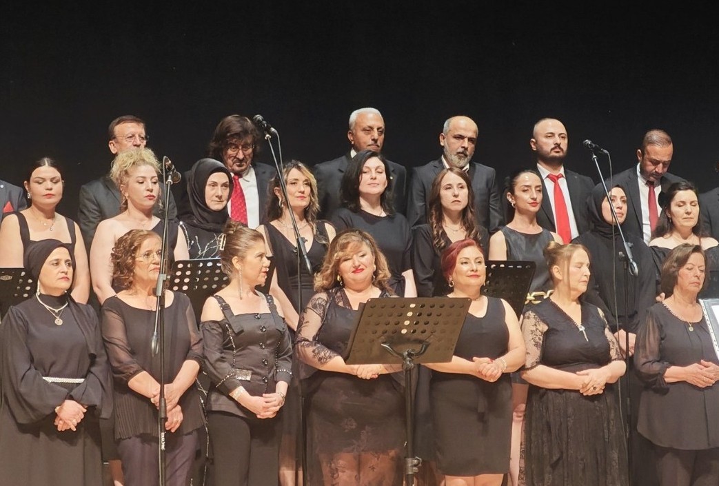 Hayat Boyu Öğrenme kursiyerlerinden türkü şöleni 