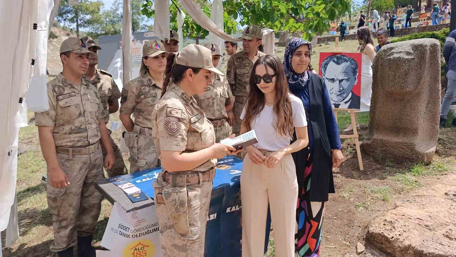Jandarma KADES uygulamasını tanıttı 