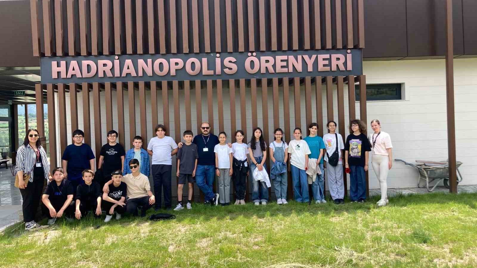 Bilim merkezi öğrencileri Hadrianopolis’i gezdi 