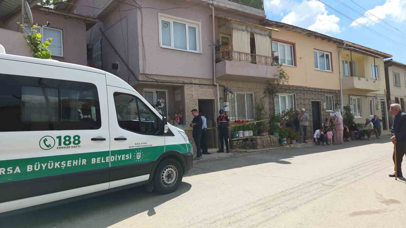 Üniversiteli genç evinde ölü bulundu 