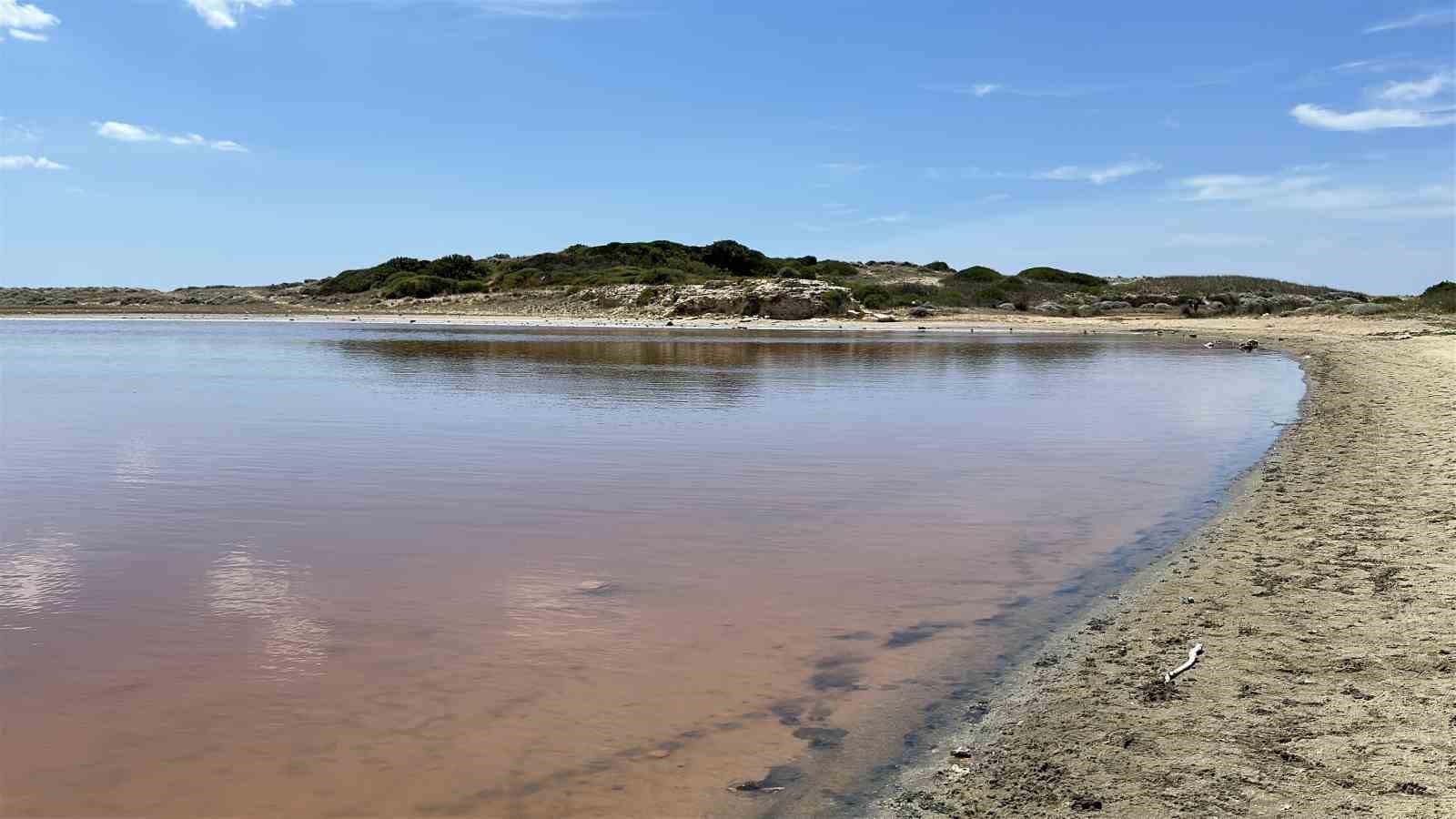 Çanakkale’de 2 bin yıllık antik liman kalpli pembe göle dönüştü 