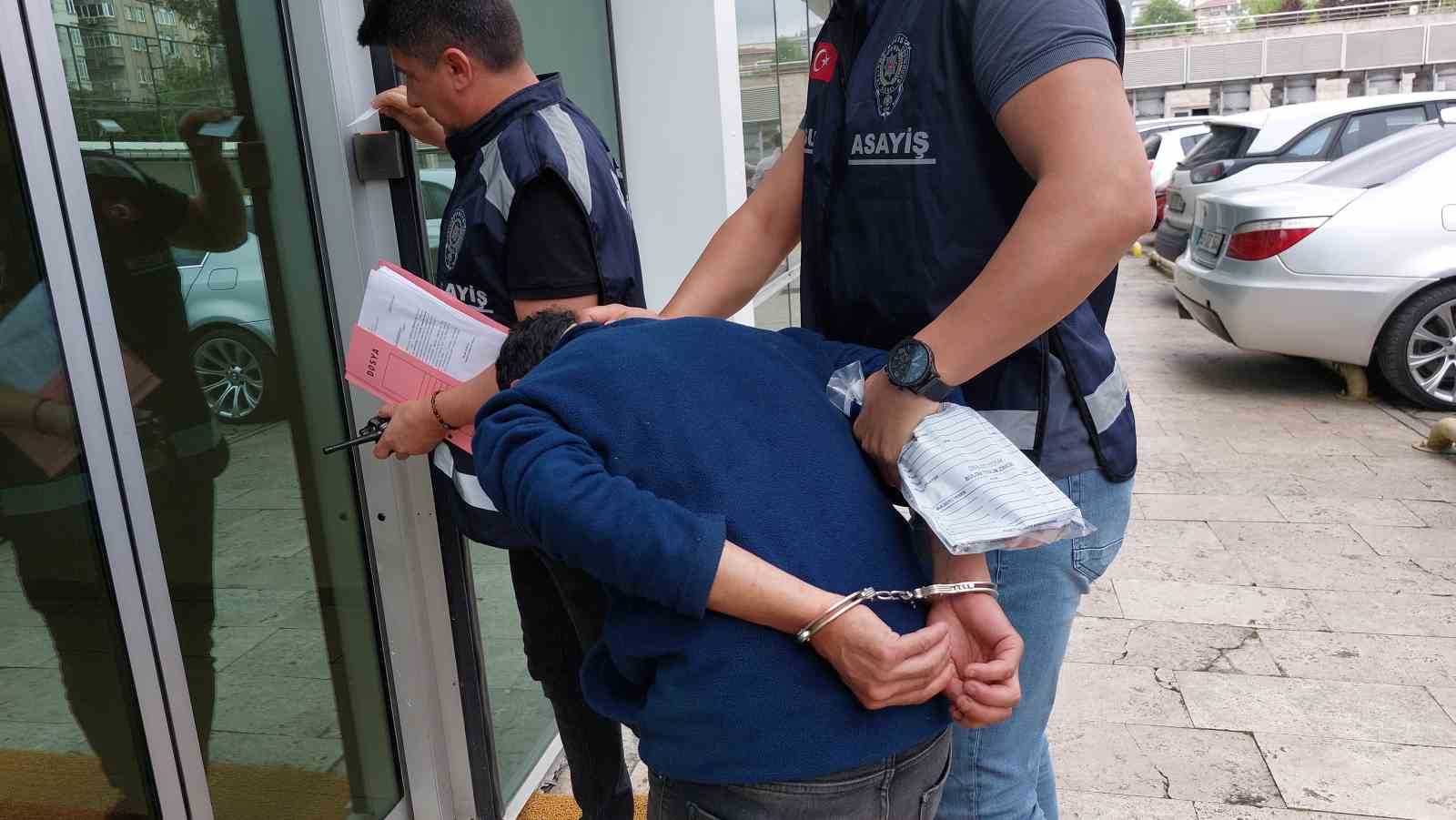 5 yıl önce çalıştığı işyerinin deposundan hırsızlık yaptı 