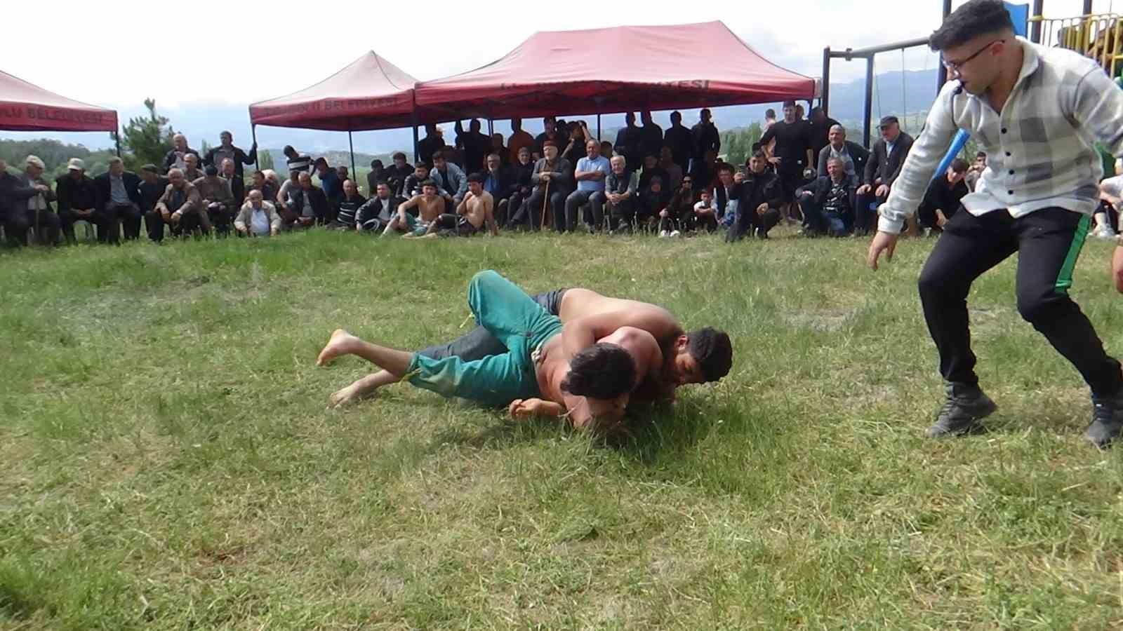 Geleneksel Hacet Bayramı için yarım ton et kavruldu 