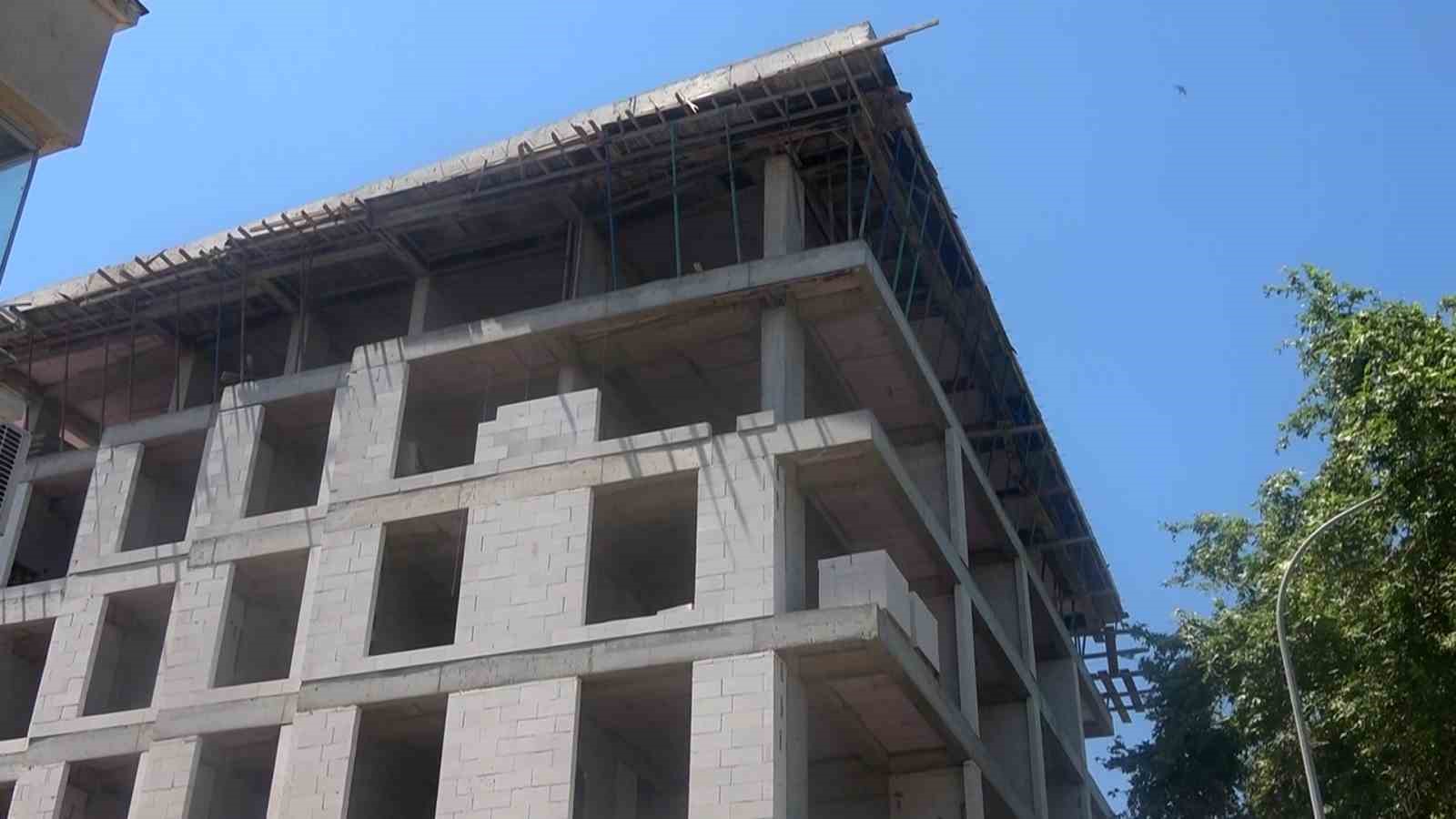Yalova’da inşaatın 5. katından düşen işçi ağır yaralandı 