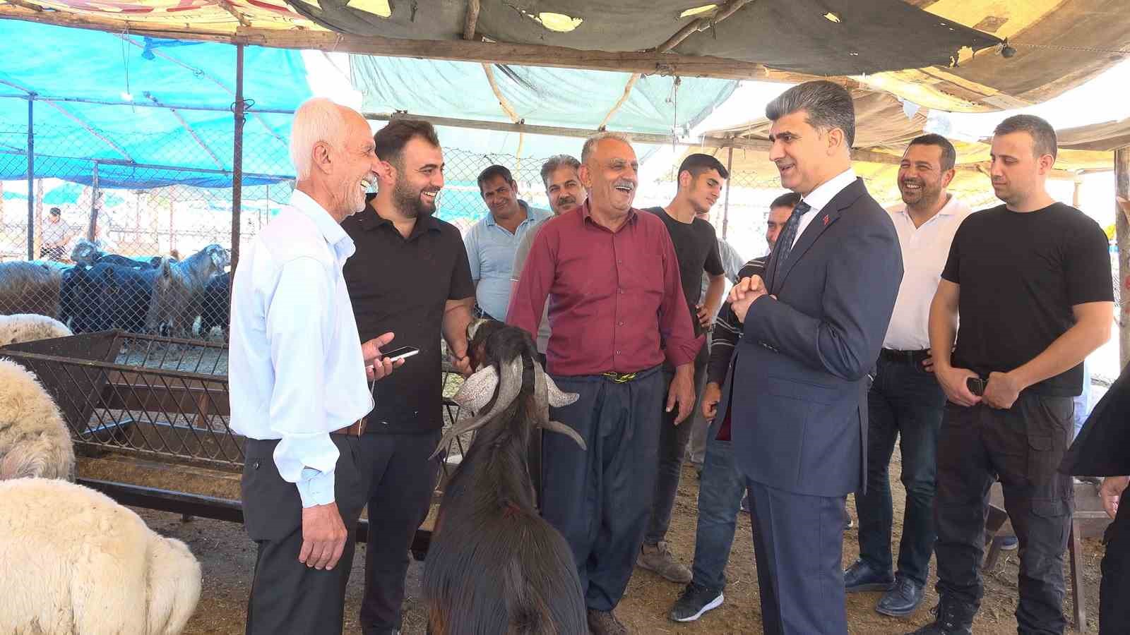 Akdeniz’de kurban satış yerleri hazır 
