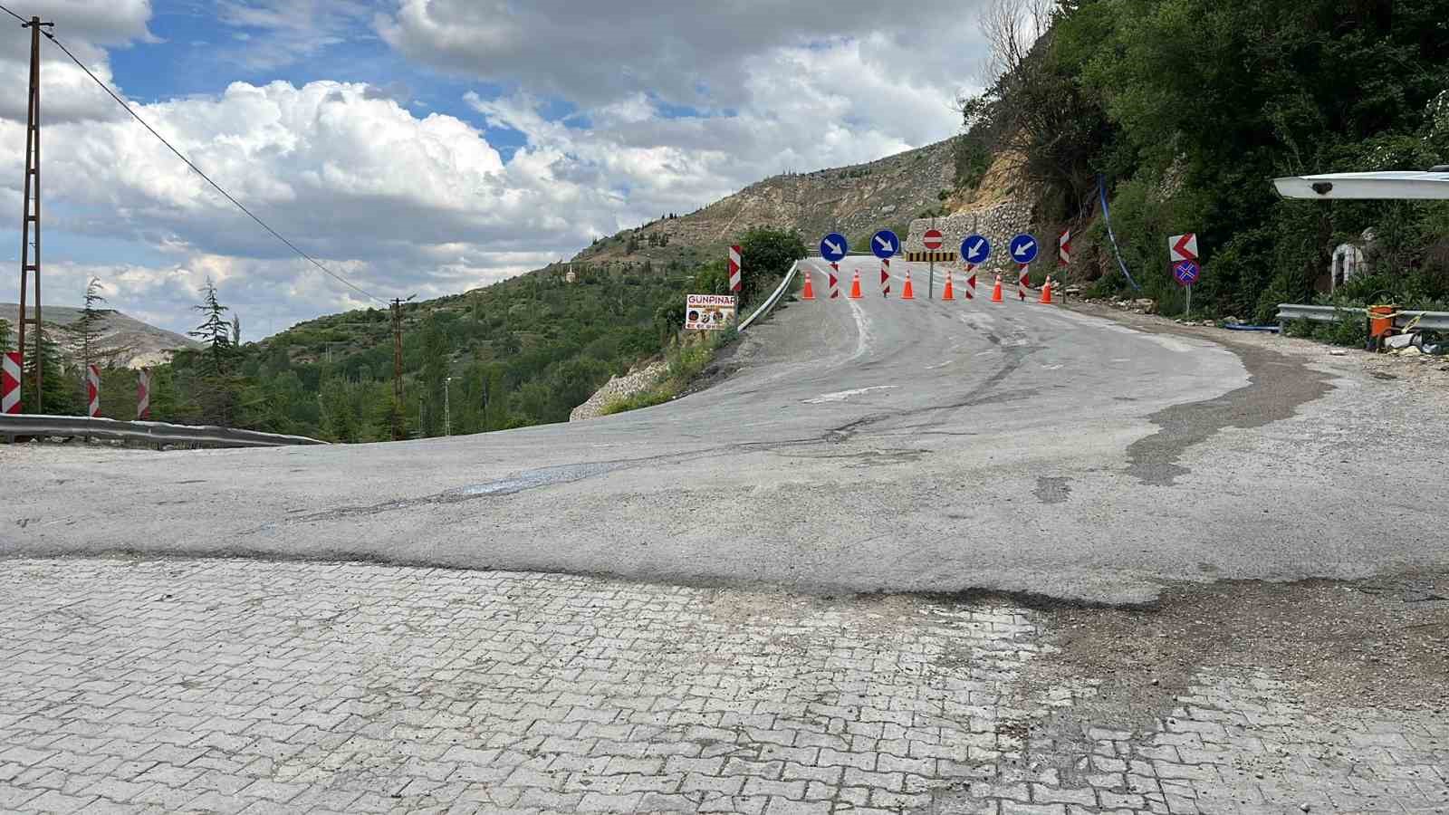 Darende’de heyelan riski nedeniyle yol ulaşıma kapatıldı 