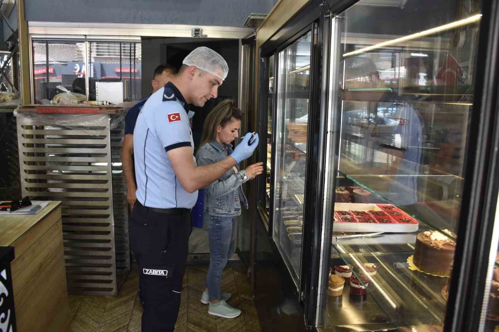 Karacabey Zabıtası’ndan gıda güvenliği için bayram mesaisi 