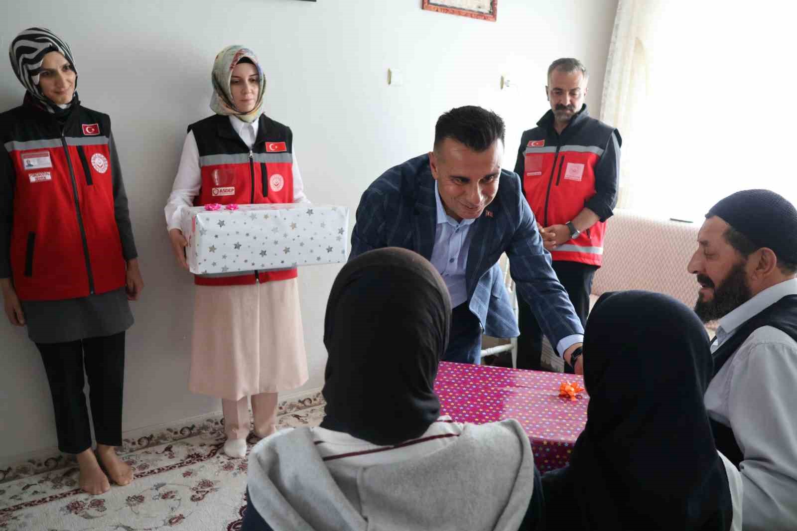 200 çocuğa bayram hediyesi: Bayram öncesi anlamlı destek 