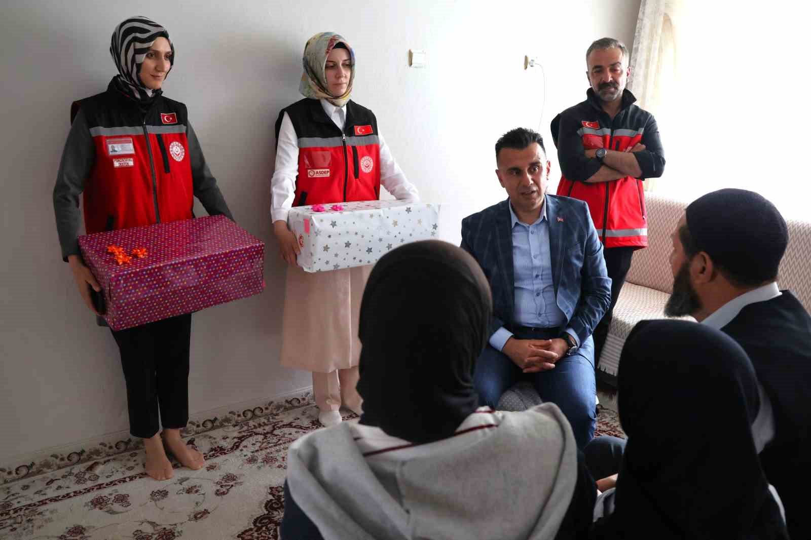 200 çocuğa bayram hediyesi: Bayram öncesi anlamlı destek 