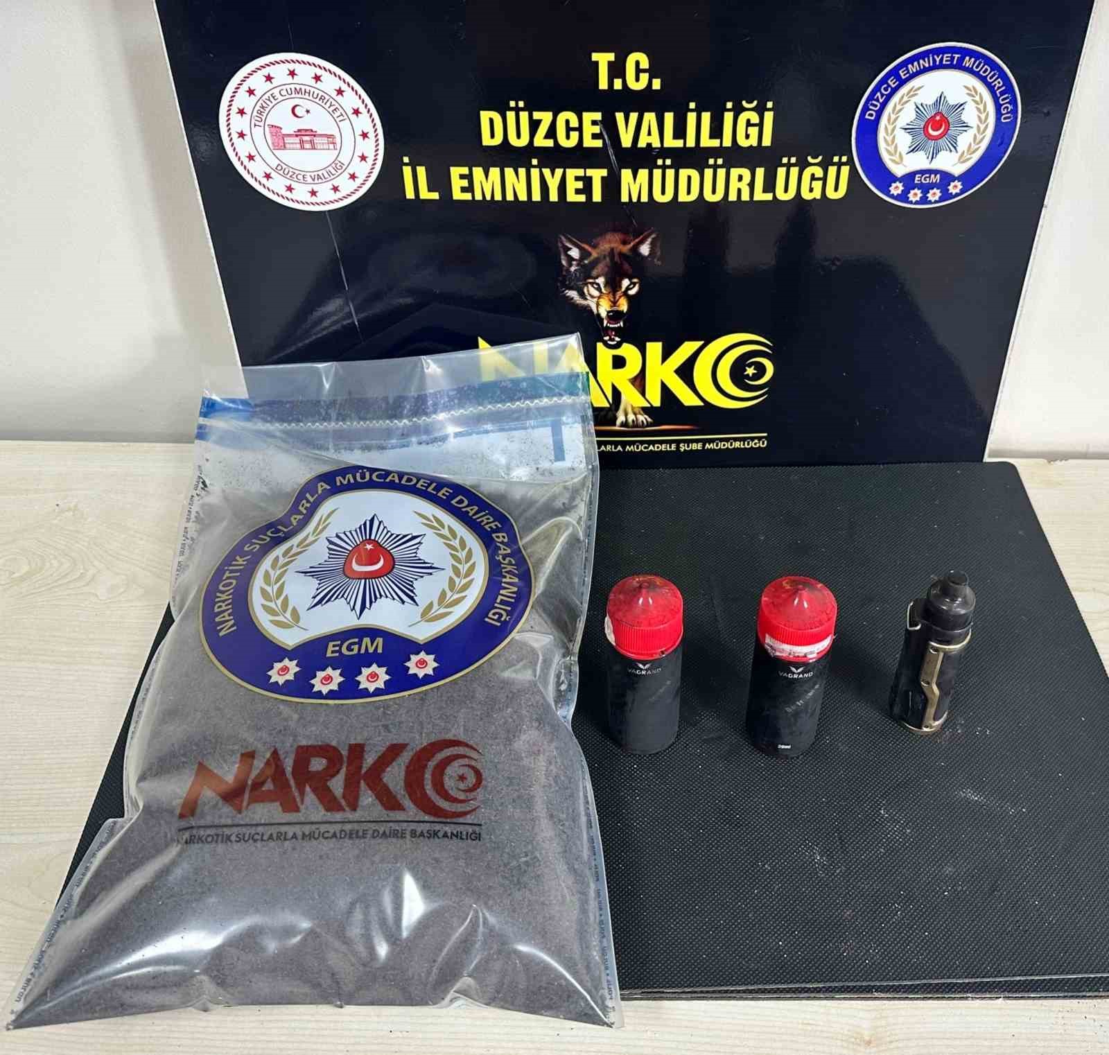 Sıvı kannabinoid maddesi ile yakalanan uyuşturucu satıcısı tutuklandı