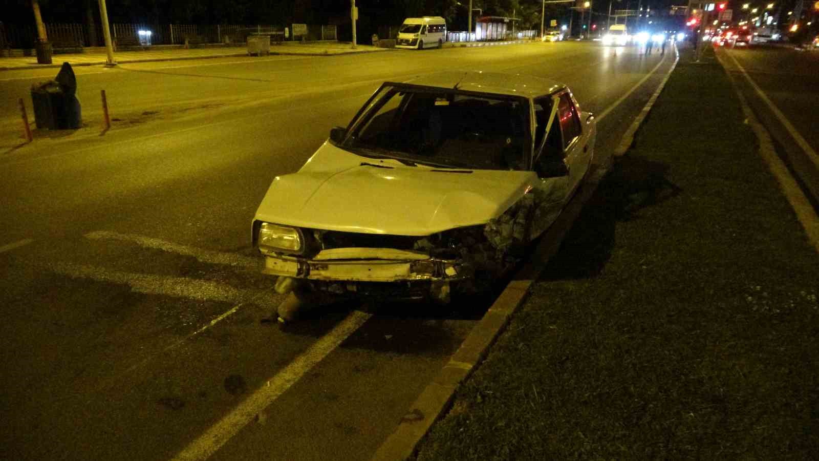 Malatya’da iki aracın karıştığı kazada ortalık savaş alanına döndü: 4 yaralı 