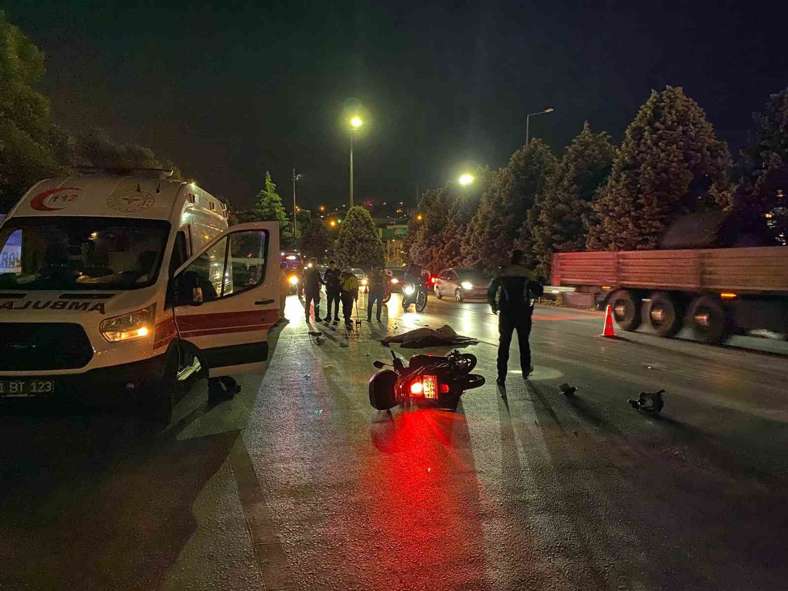 Kocaeli’de feci kaza: Tır, motosiklet sürücüsünü ezdi 