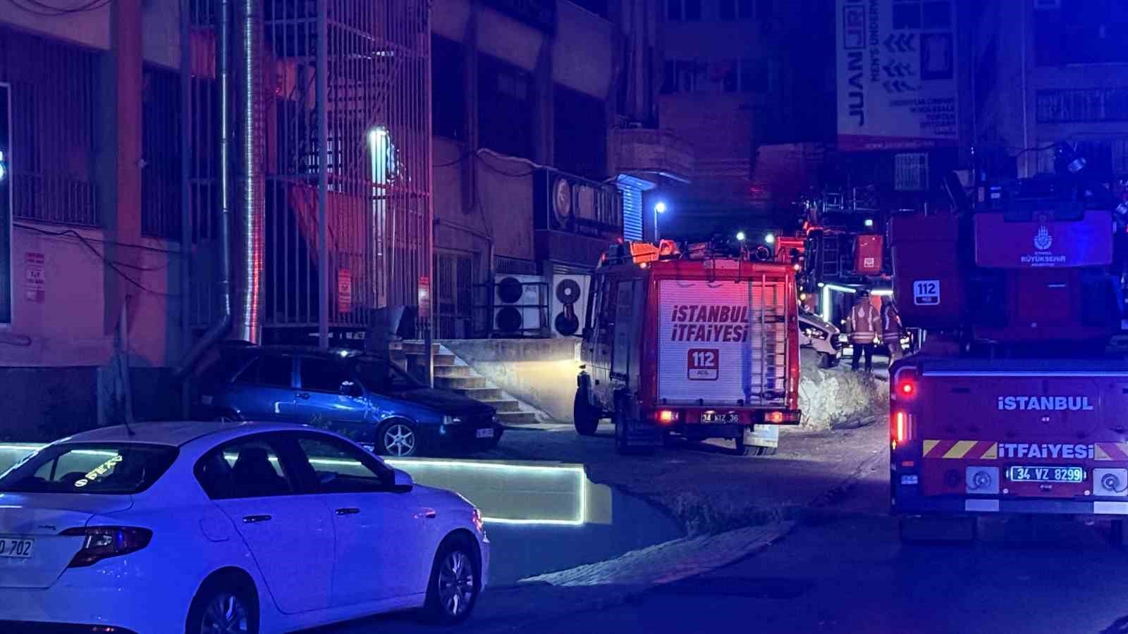 Güngören’de tekstil malzemesi üretimi yapan firmada korkutan yangın 