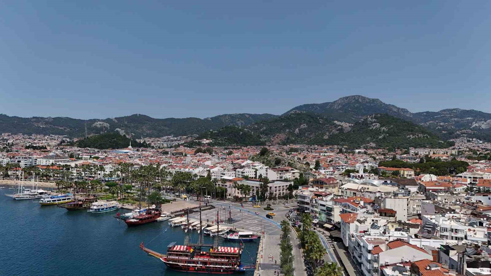 Depremin merkez üssü Marmaris’te hayat normale döndü 