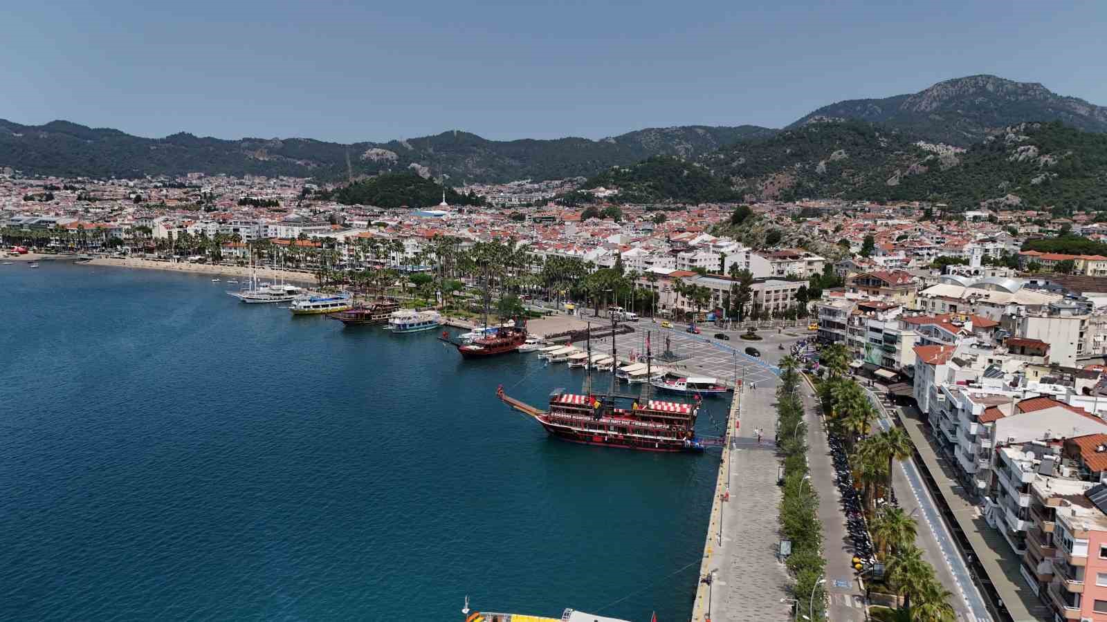 Depremin merkez üssü Marmaris’te hayat normale döndü 